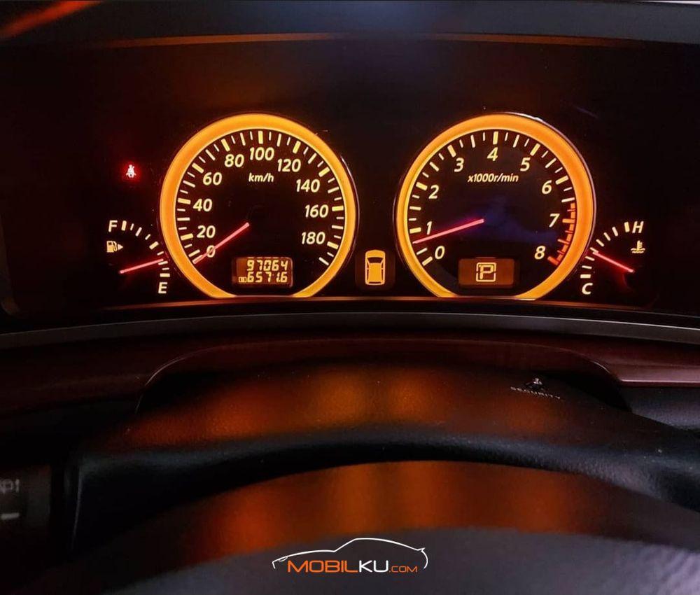 Mobil Nissan Elgrand 2007
