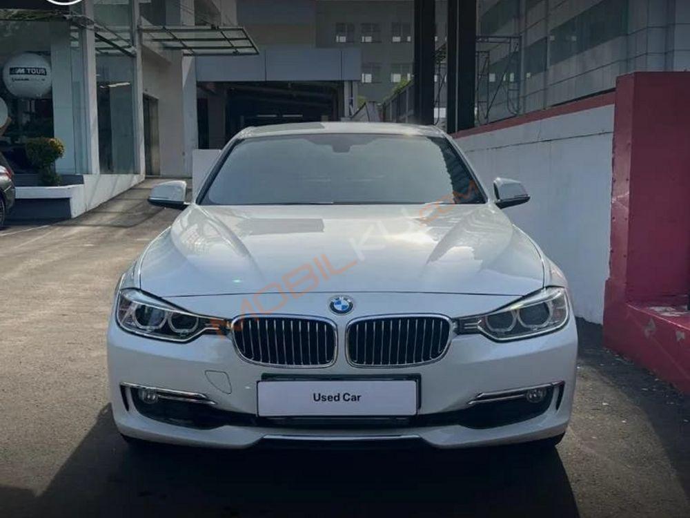 Mobil BMW 3 Series 2013