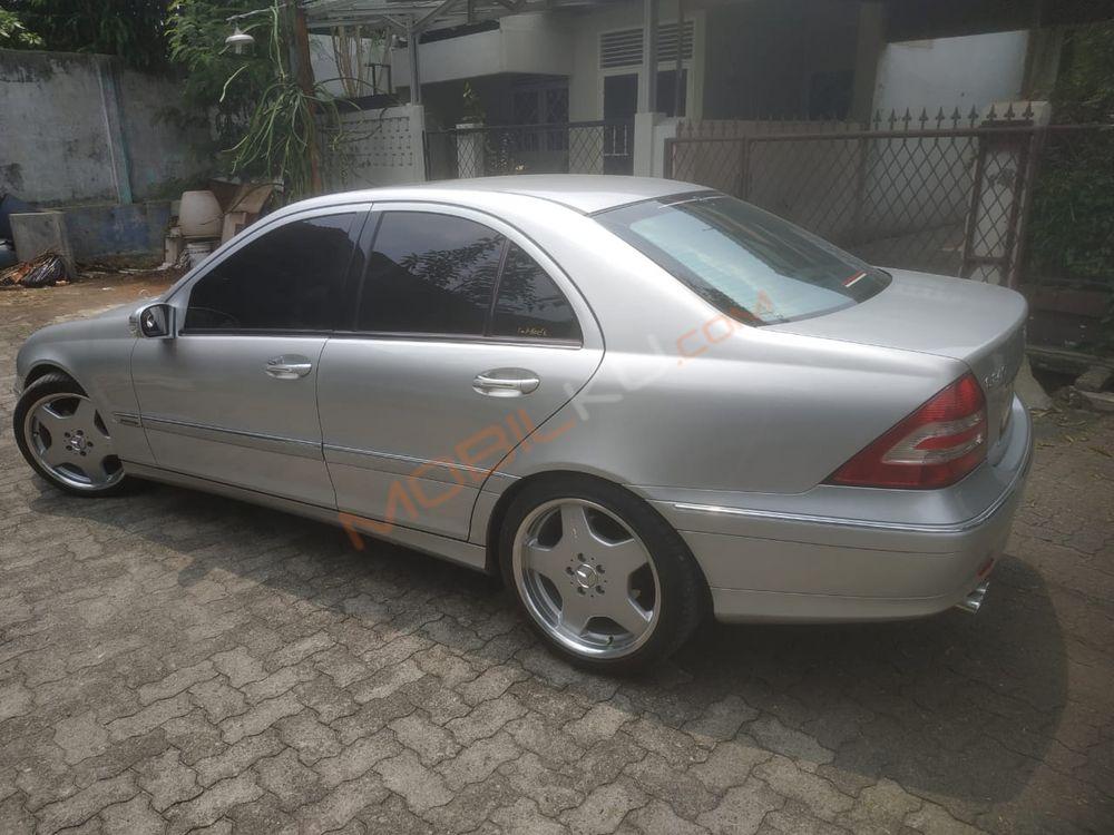 Mobil Mercedes-Benz C-Class 2005