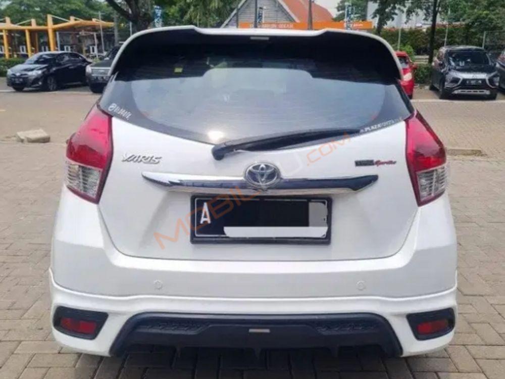 Mobil Toyota Yaris 2015