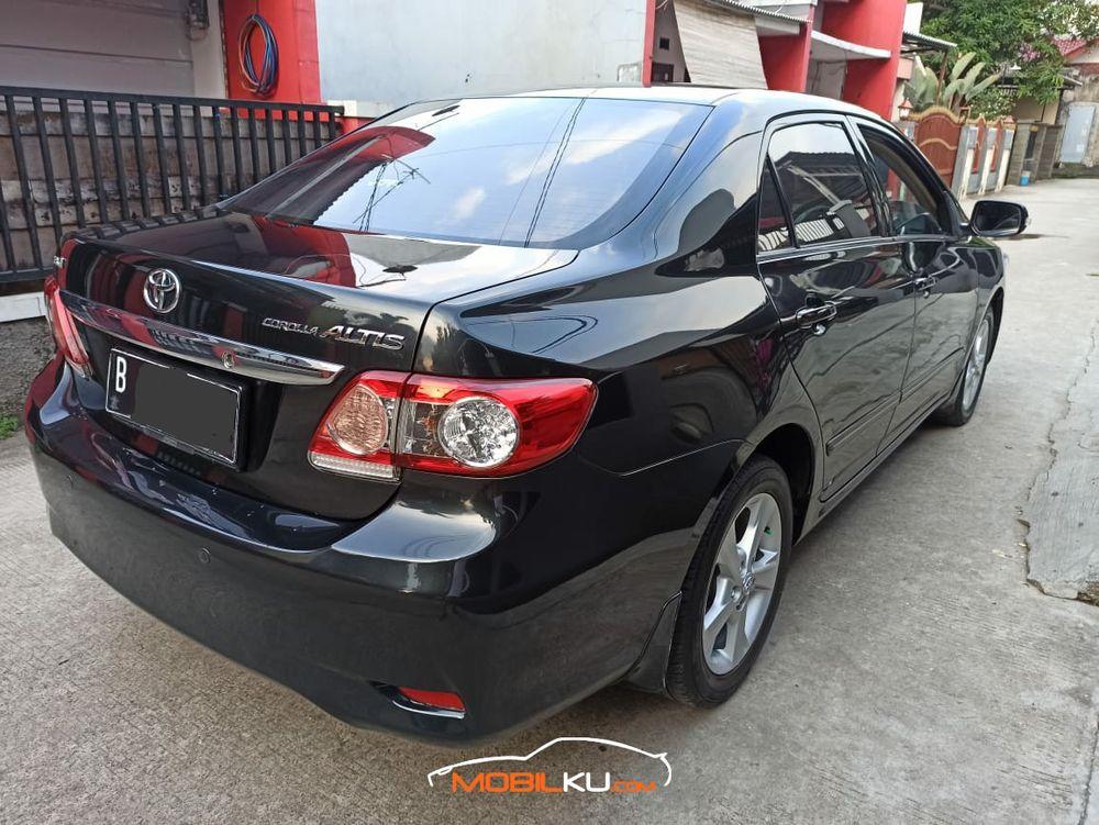 Mobil Toyota Corolla 2012