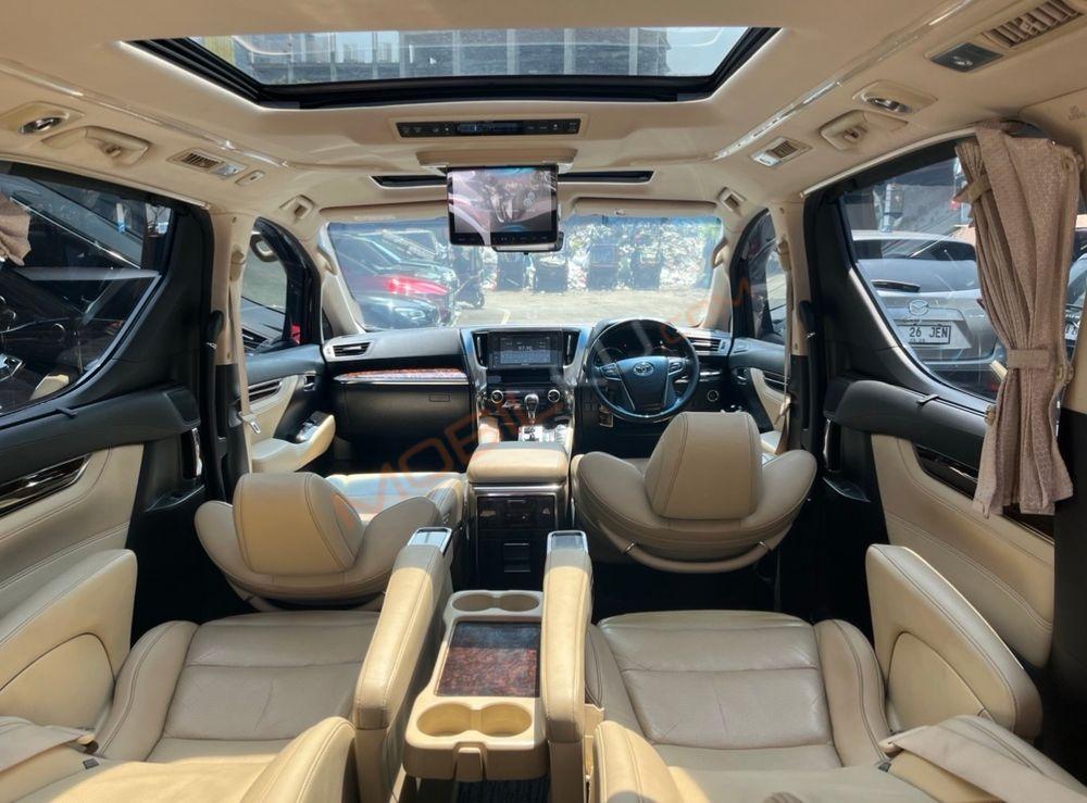 Mobil Toyota Alphard 2019