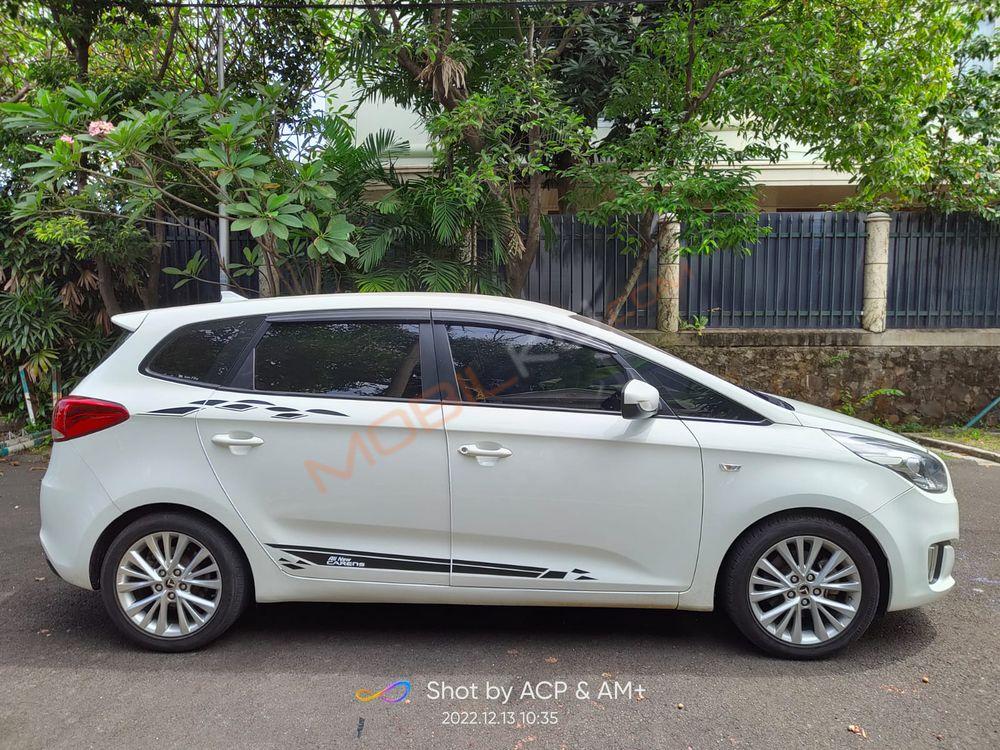 Mobil Kia Carens 2013