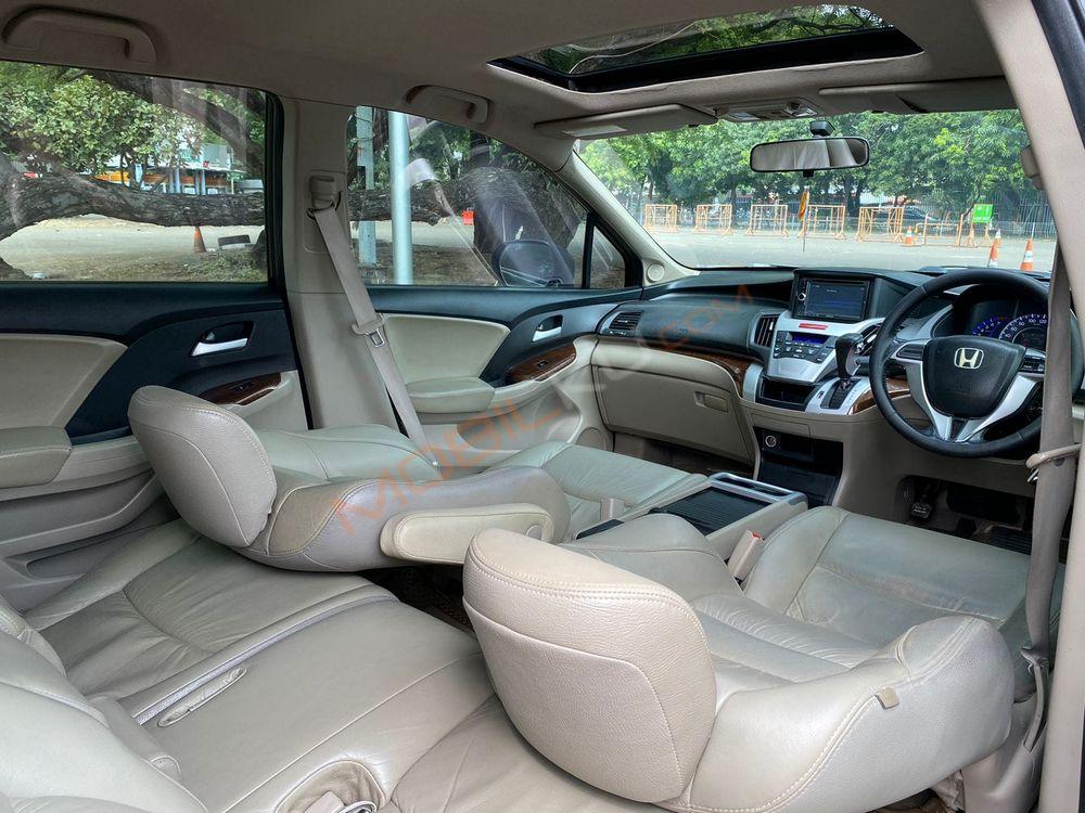 Mobil Honda Odyssey 2012