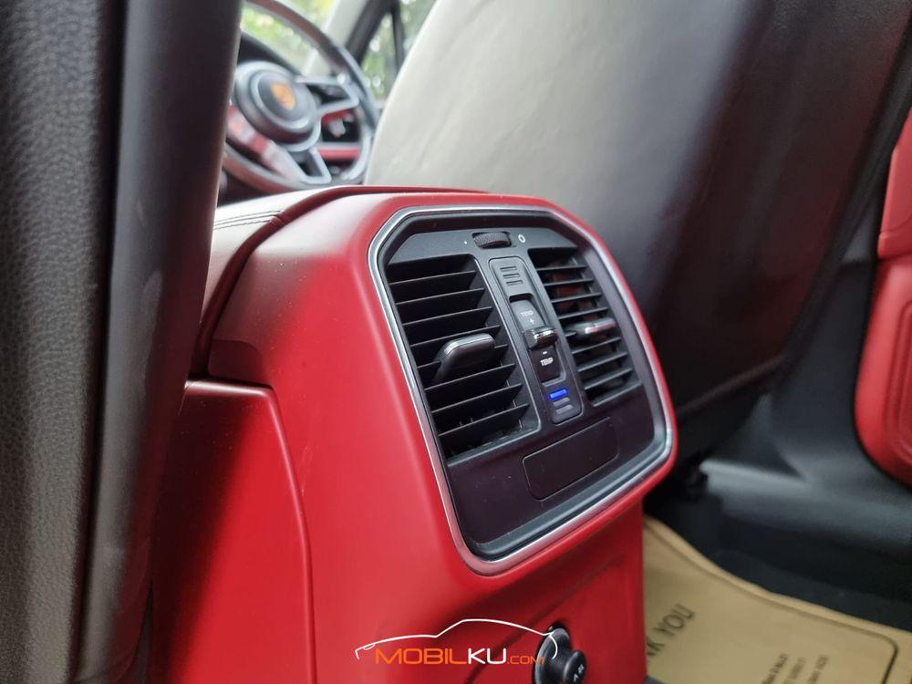 Mobil Porsche Macan 2014