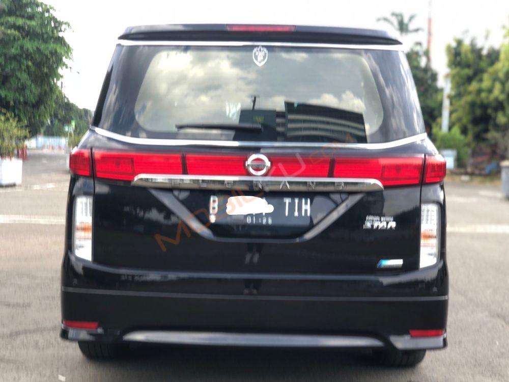 Mobil Nissan Elgrand 2013