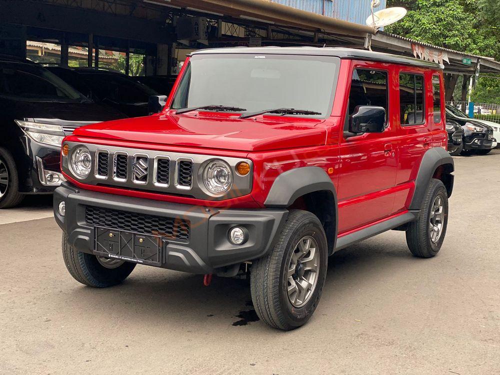 Mobil Suzuki Jimny 2023