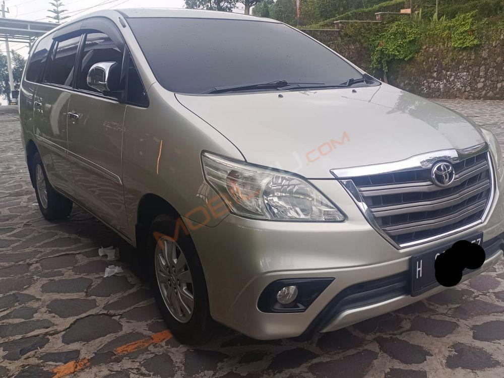 Mobil Toyota Kijang Innova 2014