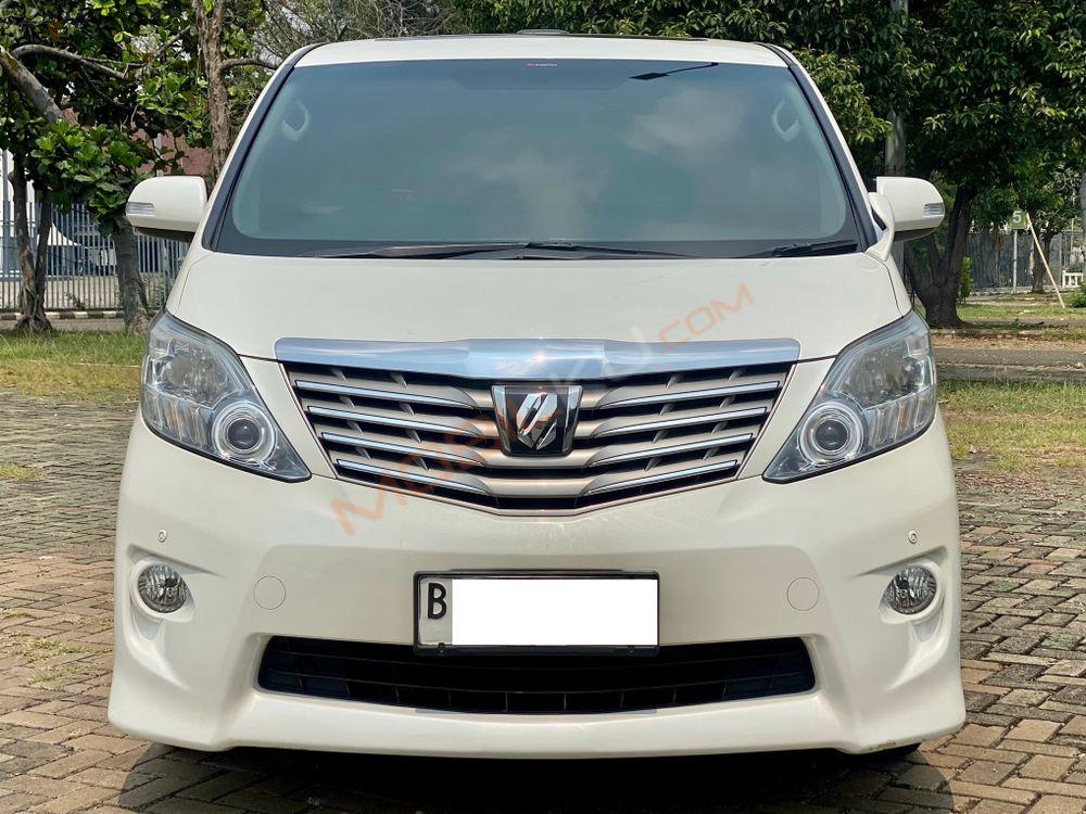 Mobil Toyota Alphard 2011