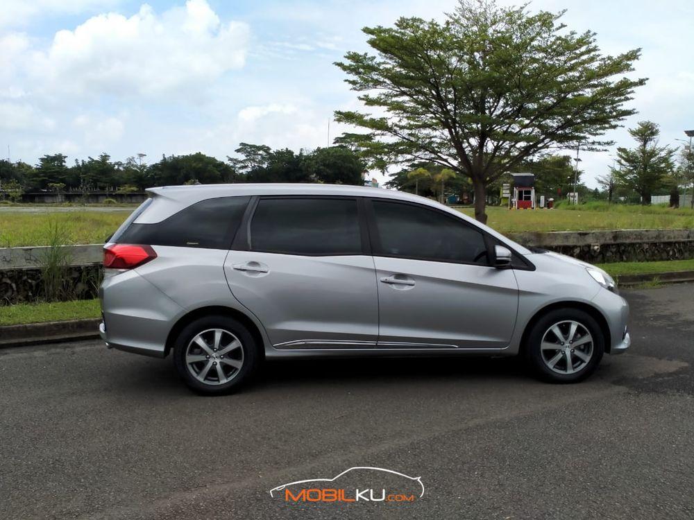 Mobil Honda Mobilio 2016