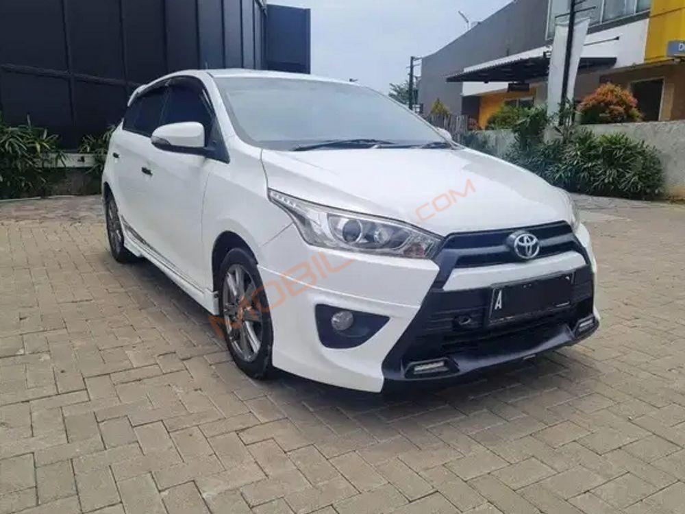 Mobil Toyota Yaris 2015