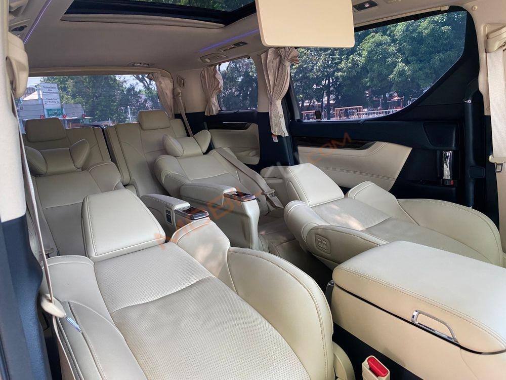 Mobil Toyota Alphard 2023