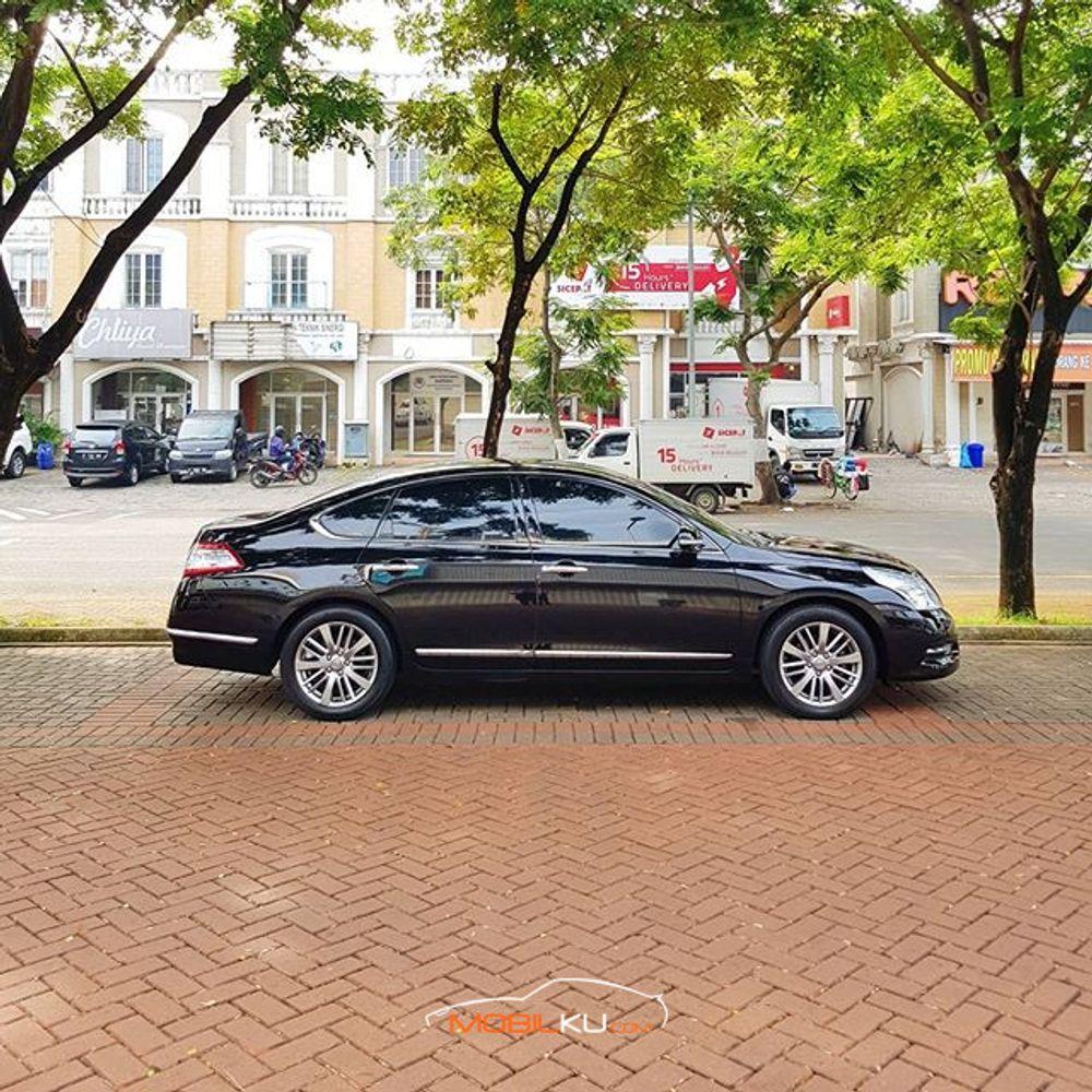 Mobil Nissan Teana 2012