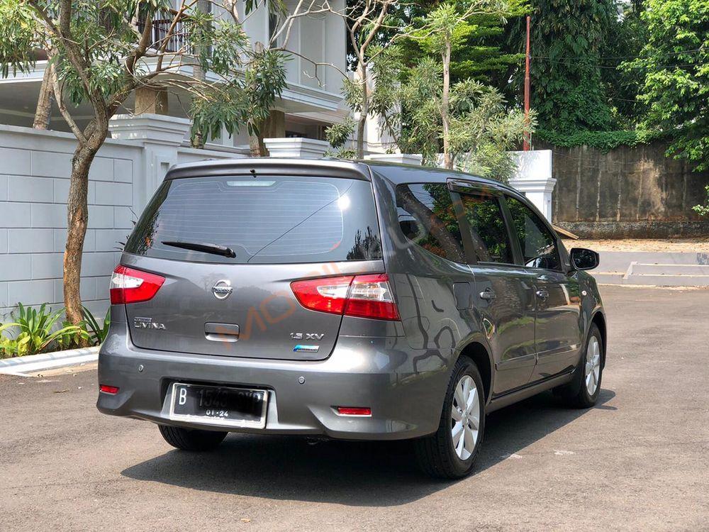 Mobil Nissan Grand Livina 2013