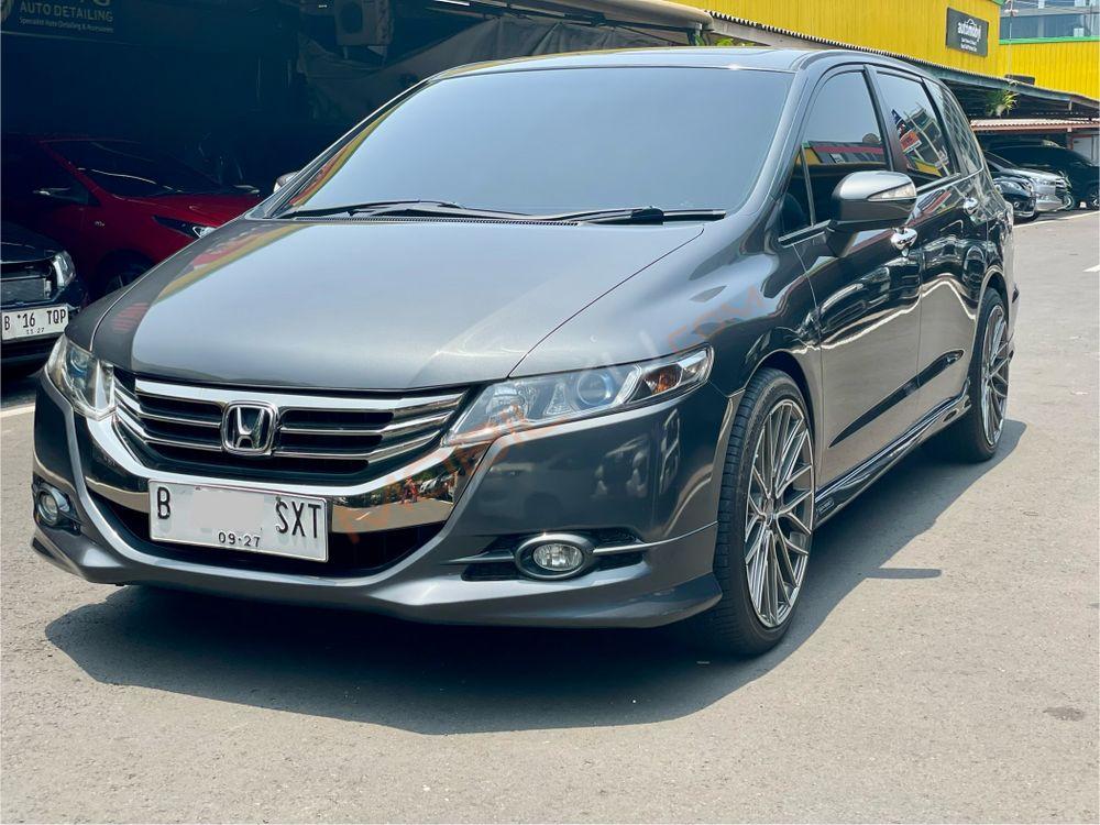 Mobil Honda Odyssey 2012