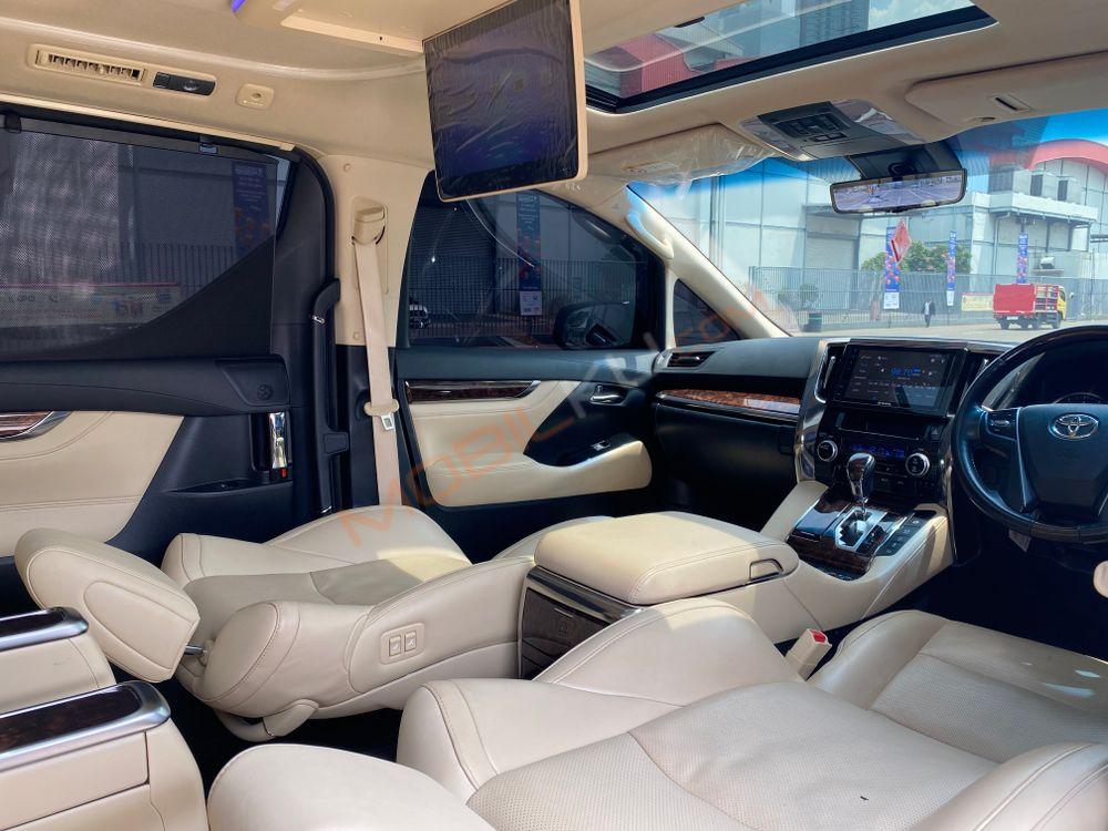 Mobil Toyota Alphard 2020