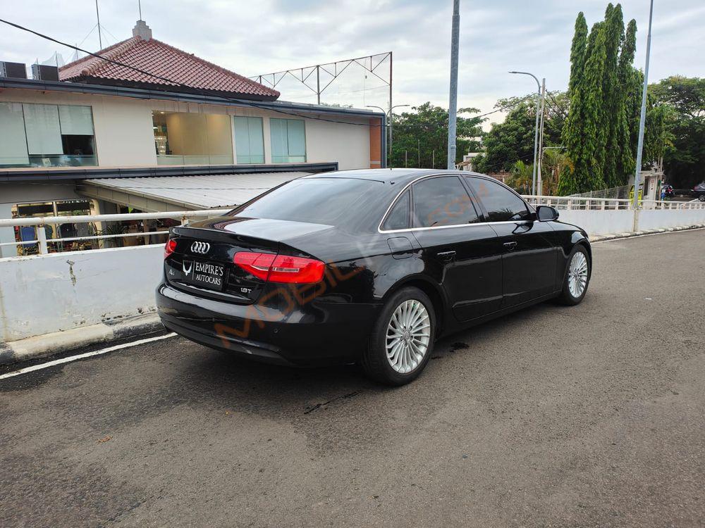 Mobil Audi A4 2014