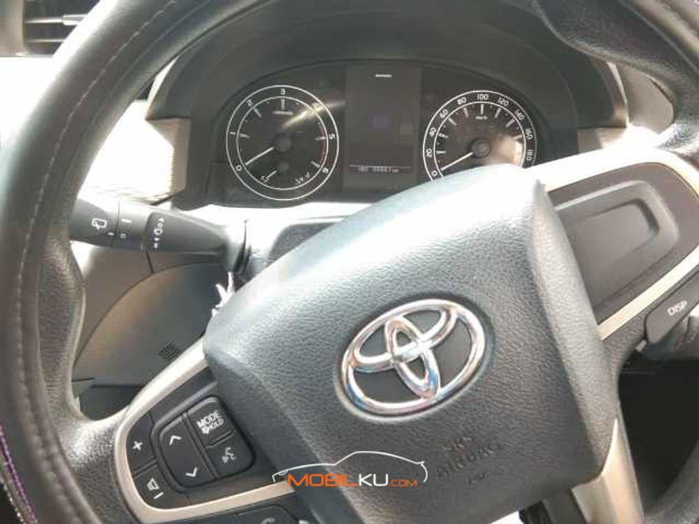Mobil Toyota Kijang Innova 2017