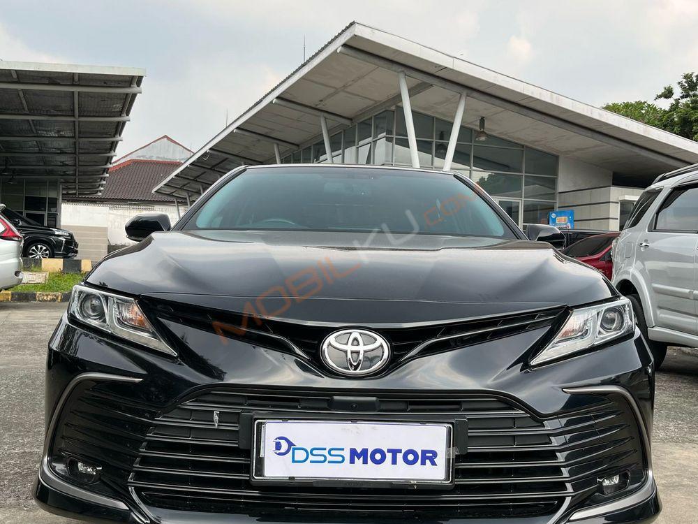 Mobil Toyota Camry 2022