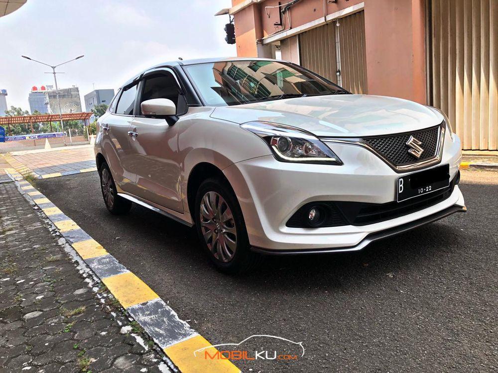 Mobil Suzuki Baleno 2017