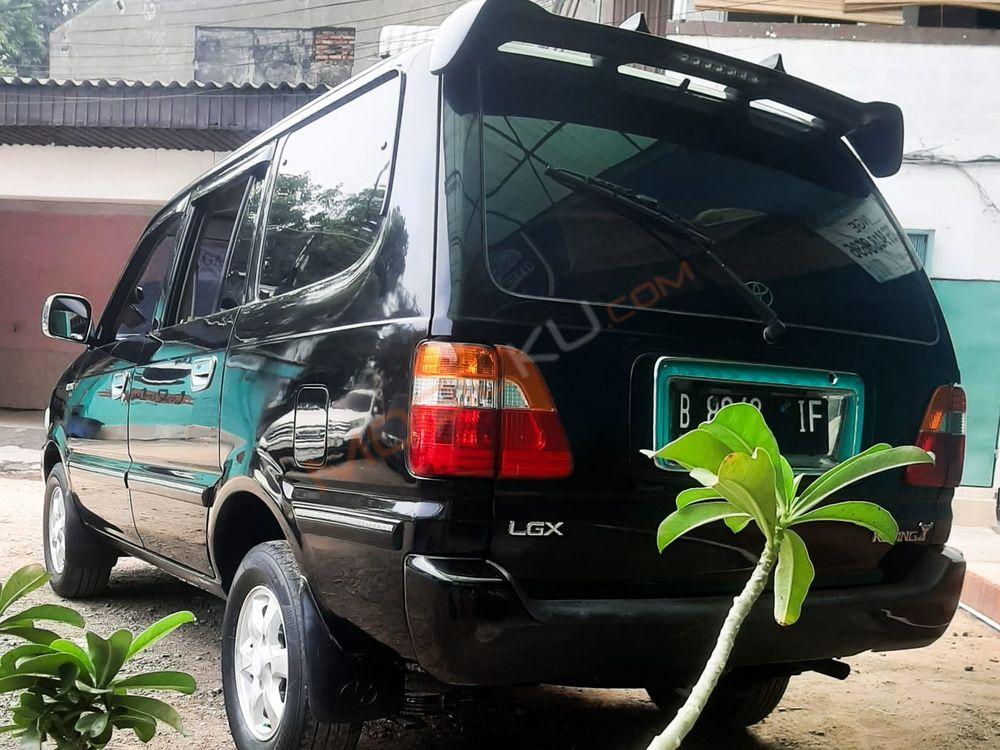Mobil Toyota Kijang 2004