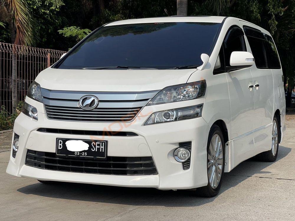 Mobil Toyota Vellfire 2014