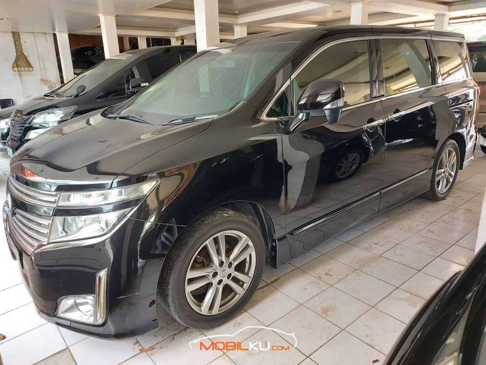 Mobil Nissan Elgrand 2011