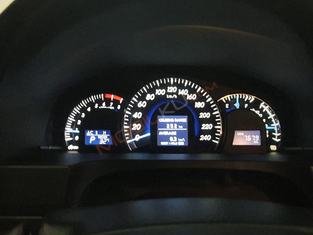 Mobil Toyota Camry 2012