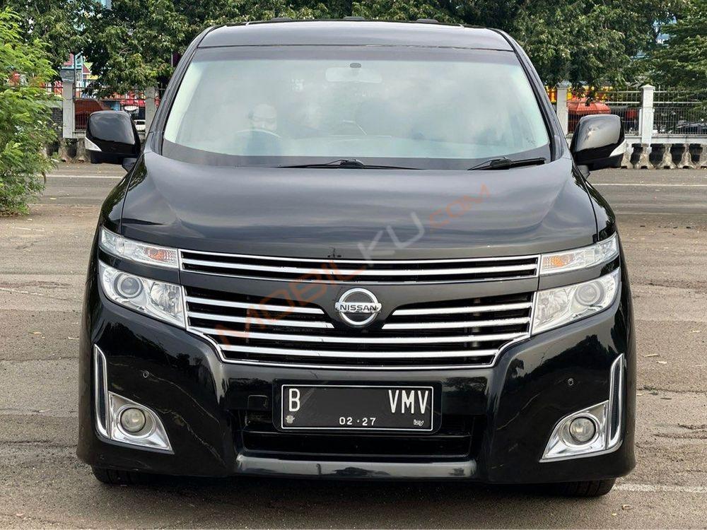 Mobil Nissan Elgrand 2013