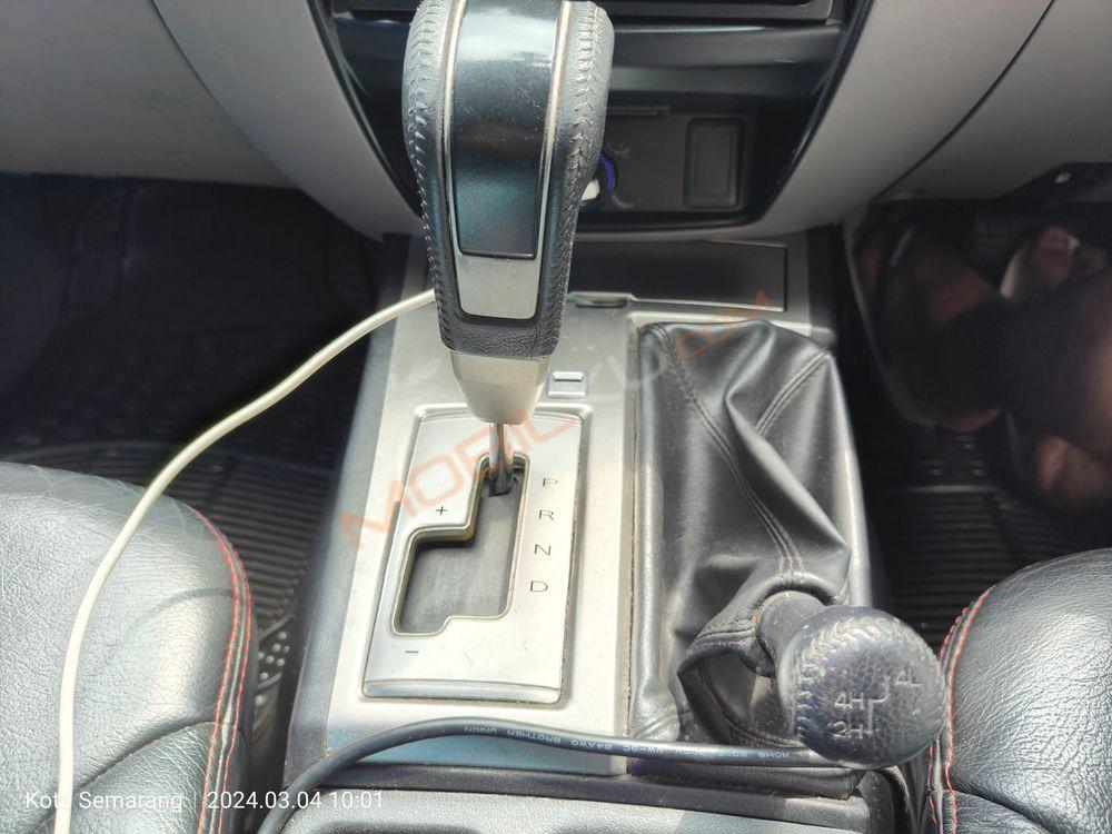 Mobil Mitsubishi Triton 2012