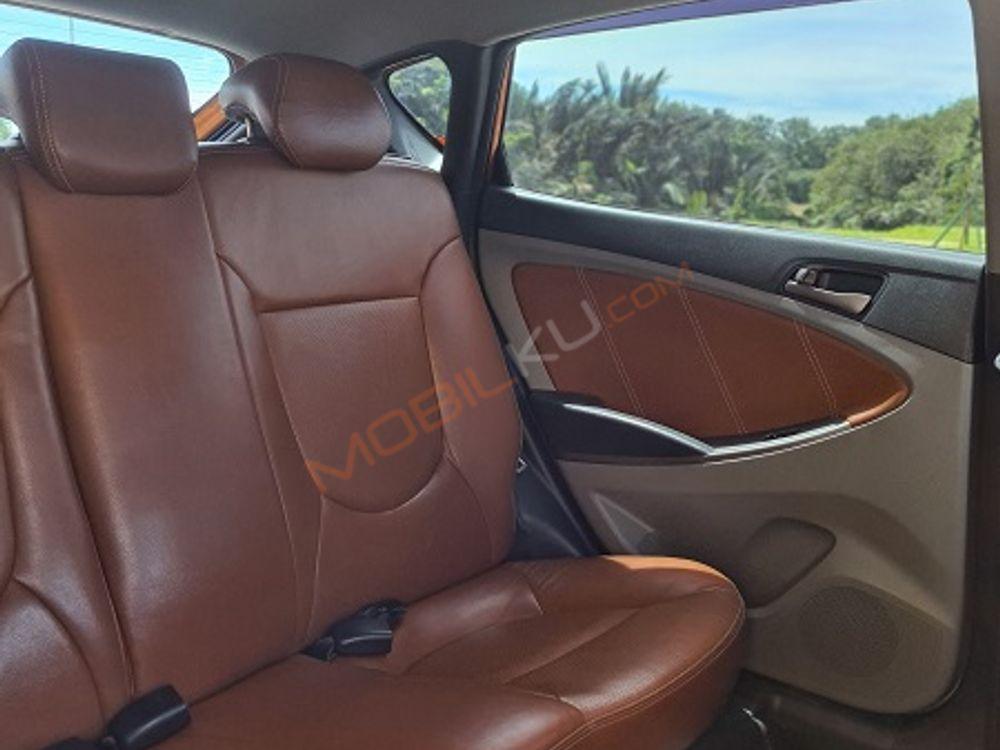 Mobil Hyundai Avega 2015