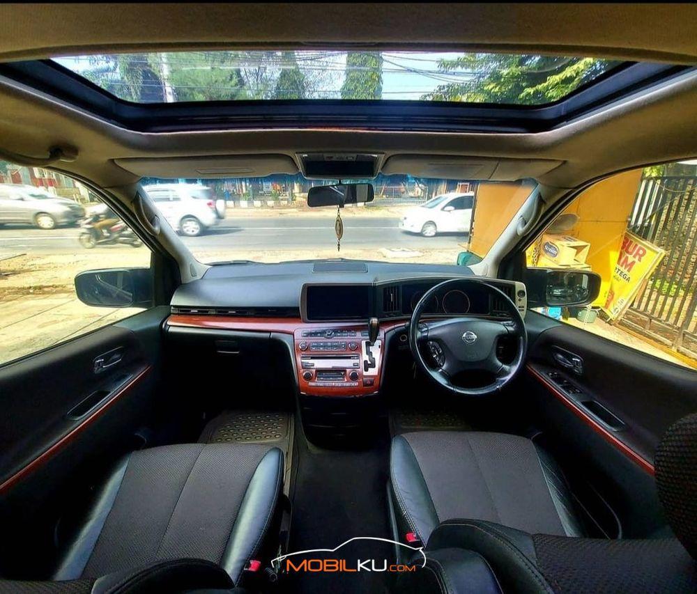 Mobil Nissan Elgrand 2007