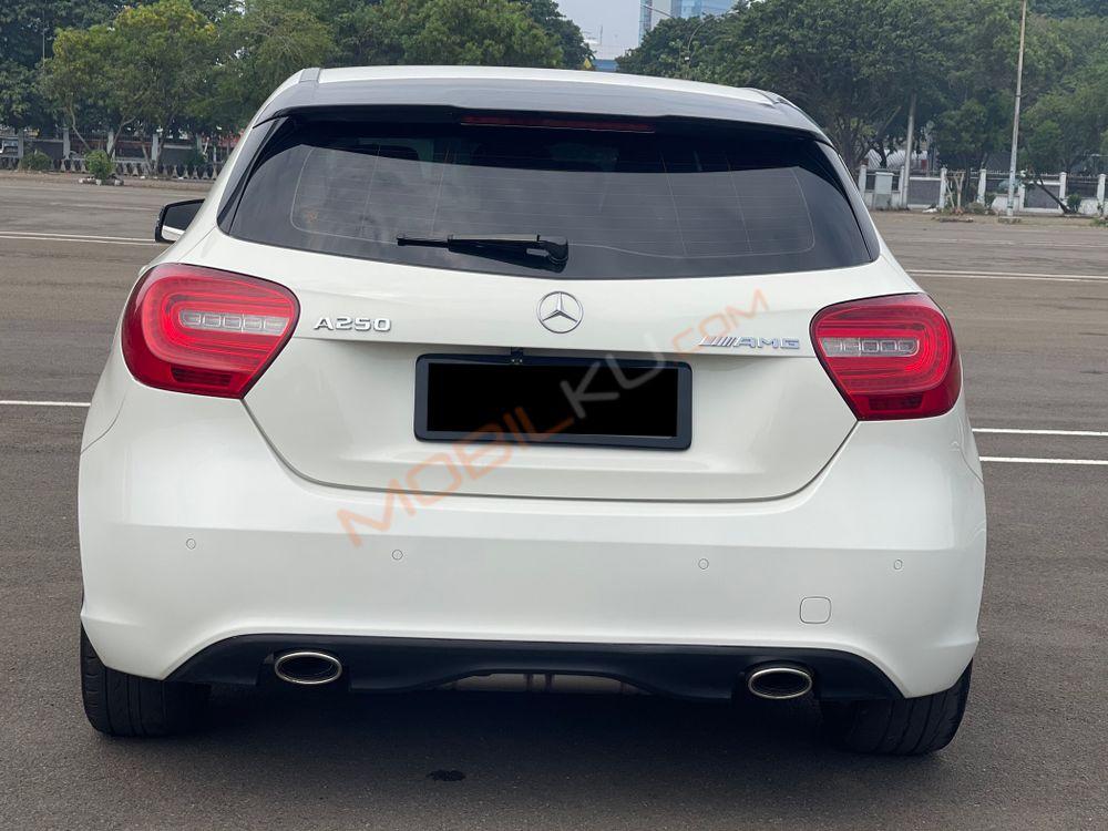 Mobil Mercedes-Benz A-Class 2013