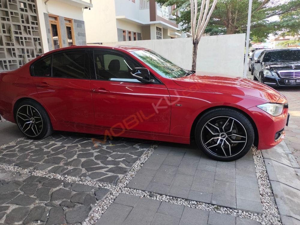 Mobil BMW 3 Series 2013