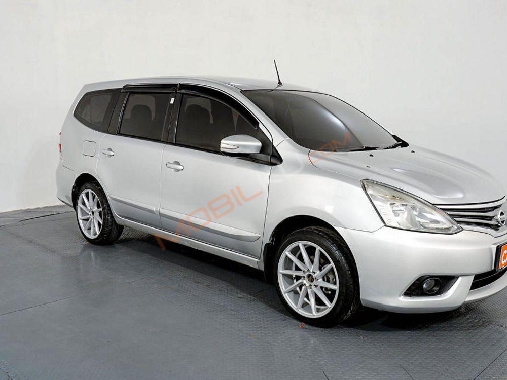 Mobil Nissan Grand Livina 2017