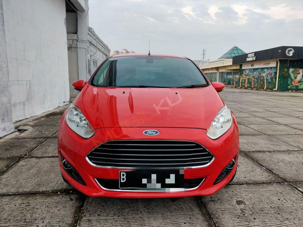 Mobil Ford Fiesta 2014