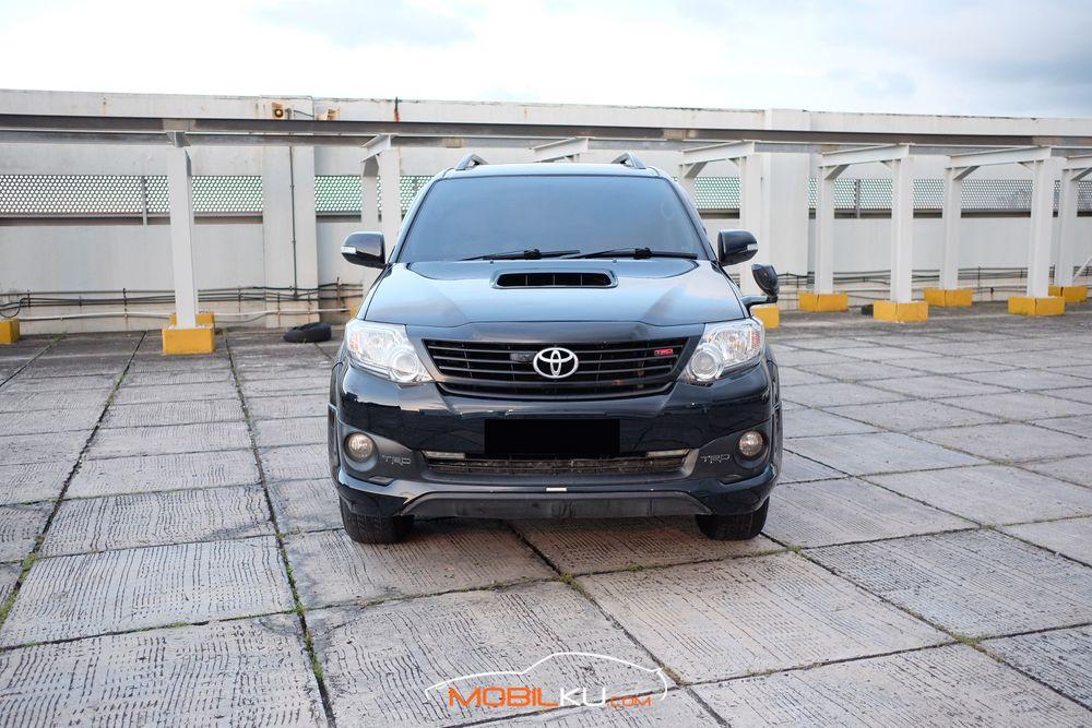 Mobil Toyota Fortuner 2015