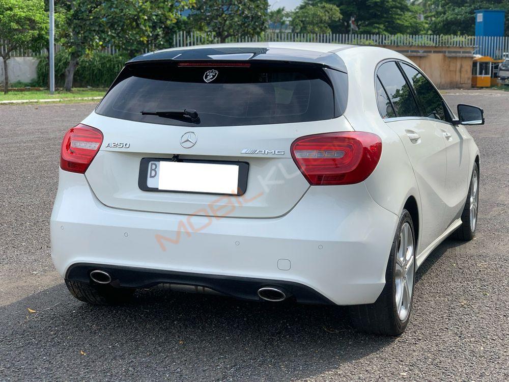 Mobil Mercedes-Benz A-Class 2013