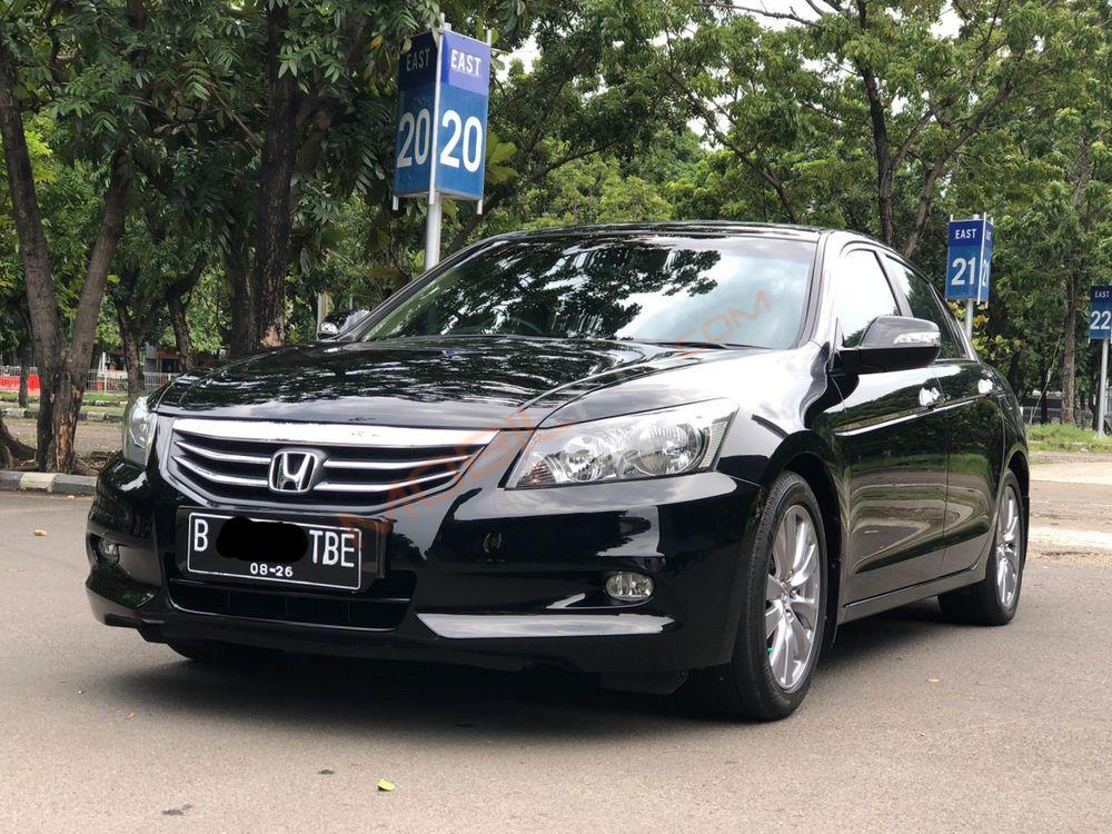 Mobil Honda Accord 2011