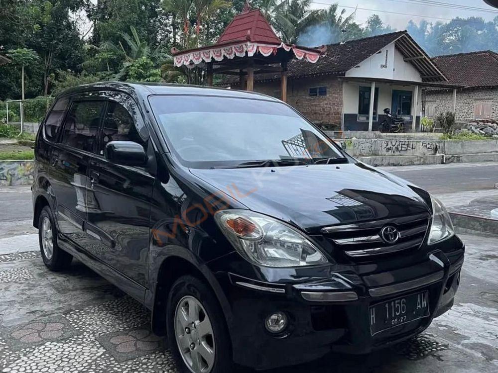 Mobil Toyota Avanza 2005
