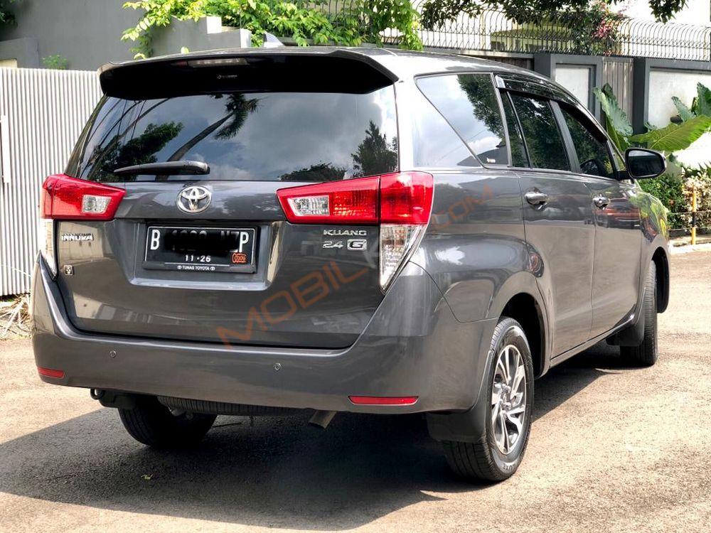 Mobil Toyota Kijang Innova 2021
