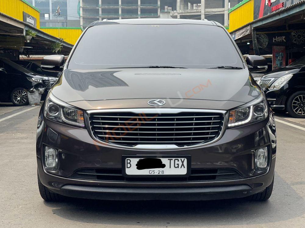 Mobil Kia Sedona 2017