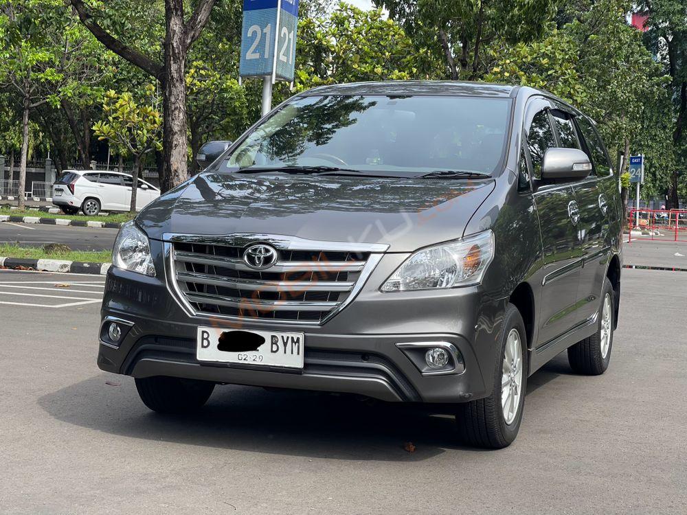 Mobil Toyota Kijang Innova 2014