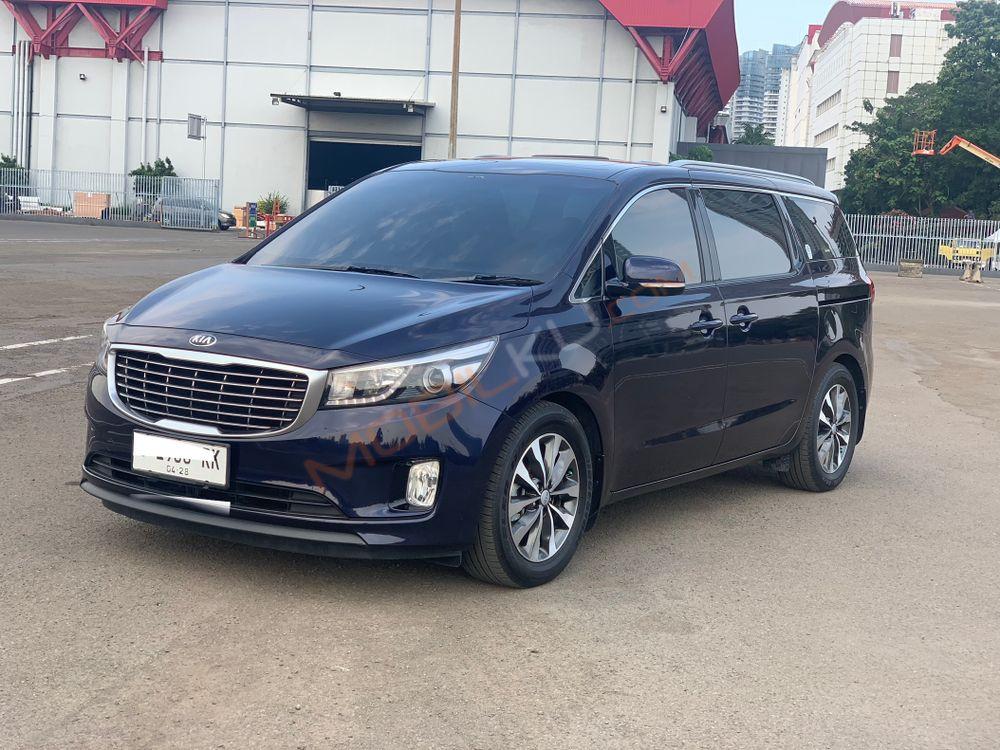 Mobil Kia Sedona 2017