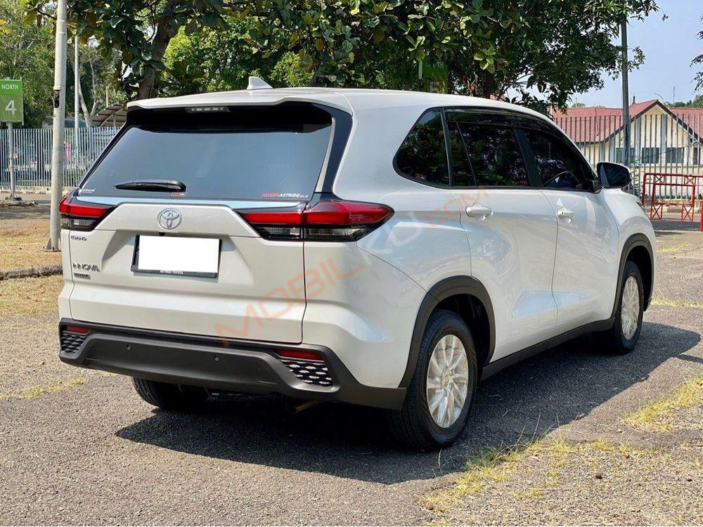Mobil Toyota Kijang Innova 2023