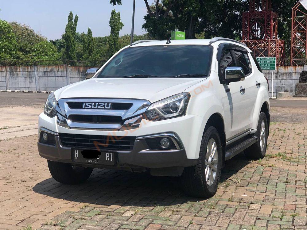 Mobil Isuzu MU-X 2017