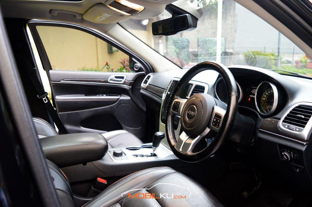 Mobil Jeep Cherokee 2011