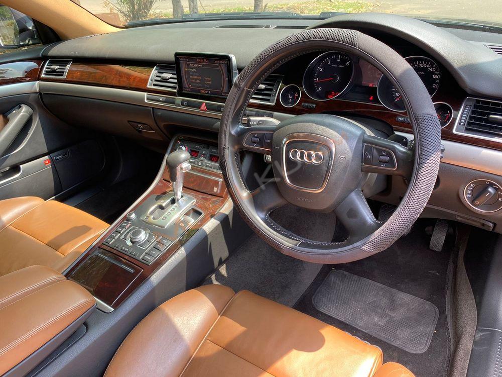 Mobil Audi A8 2009
