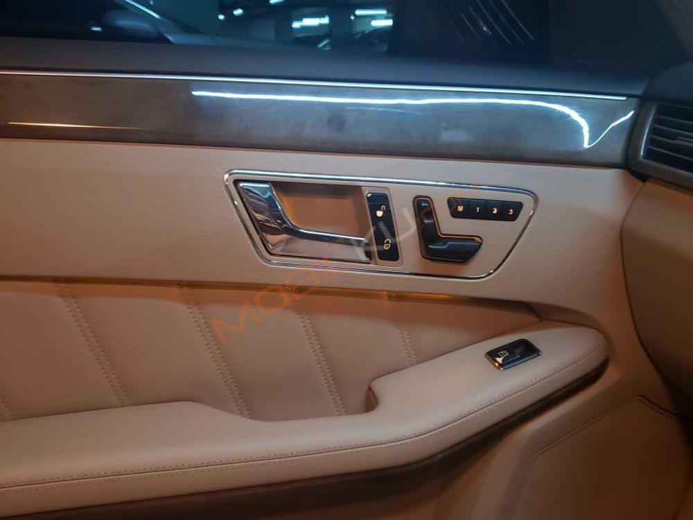 Mobil Mercedes-Benz E-Class 2010