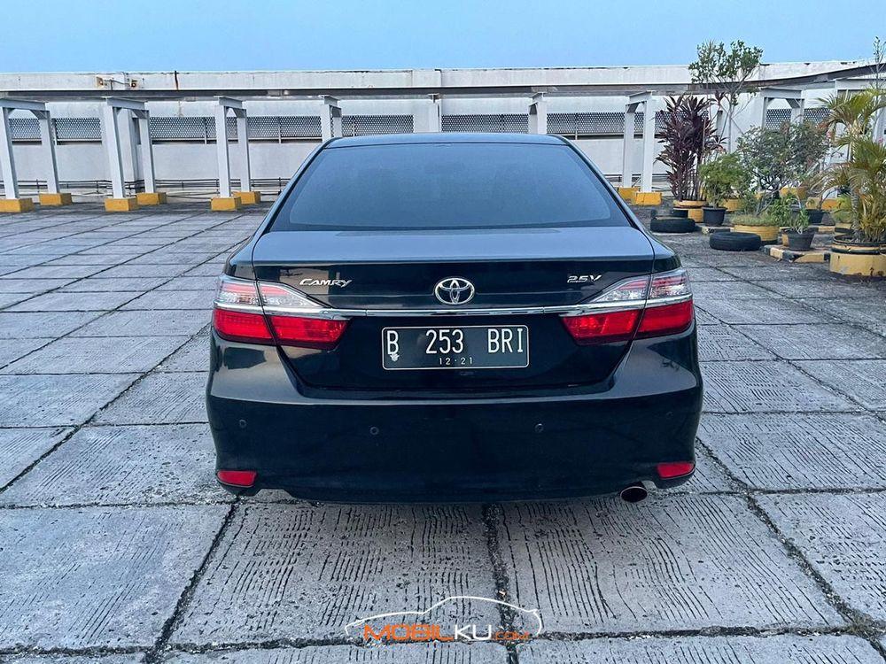 Mobil Toyota Camry 2016